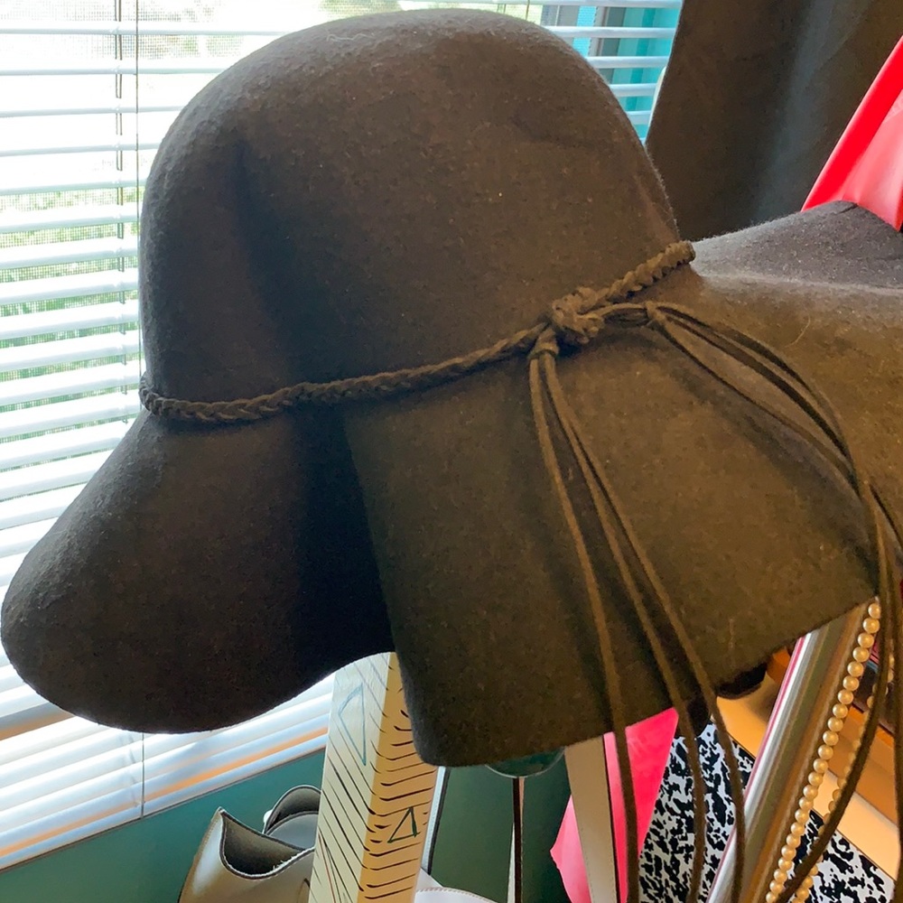 NWOT Black Felt Floppy Sunhat